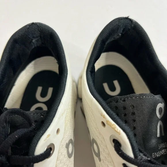 On On Cloud Running Sneakers Women Size 8 White and Black - Picture 6 of 8